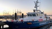 Das Küstenboot "Falshöft" ist oft die Einsatzzentrale in der Kieler Bucht. Von hier aus werden Schiffskontrollen organisiert, Umweltsünder auf See gejagt. © NDR/André Schnoor 