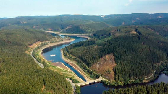 Die MS Aquamarin verkehrt auf dem Okerstausee im Harz. © NDR/AZ Media Foto: Franziska Voigt