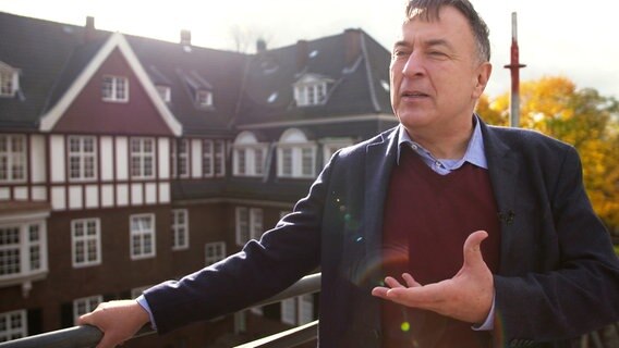 Alk Arwed Friedrichsen kennt in Hamburg fast jedes Haus mit Rang und Namen. Der Architekt ist auf Denkmalschutz spezialisiert. Alk Arwed Friedrichsen kennt in Hamburg fast jedes Haus mit Rang und Namen. Der Architekt ist auf Denkmalschutz spezialisiert. © NDR