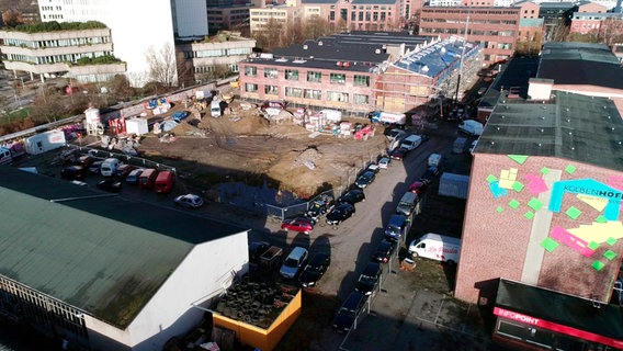 Das Kolbenhof-Gelände mit Handwerkerhalle mitten in Hamburg-Ottensen. © NDR 