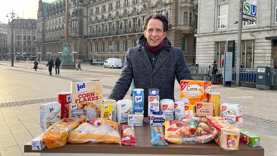 Wo ist es günstiger - bei Edeka oder Rewe? © NDR/Saskia Engels 