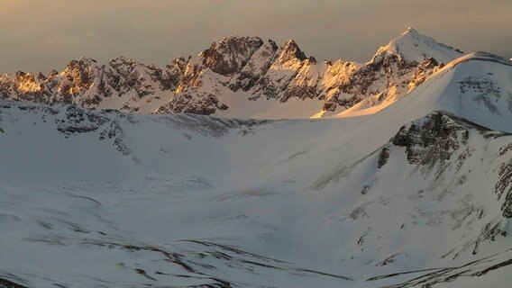 Trügerischer Sonnenschein: Extreme Wetterumschwünge sind im Kaukasus an der Tagesordnung. © NDR/Altayfilm/NDR Naturfilm 