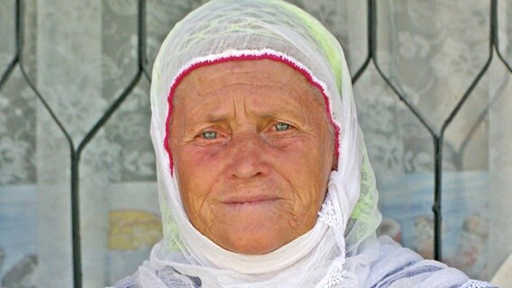 Die Pomaken mit ihren farbenfrohen Trachten sind eine Minderheit in Bulgarien. © NDR/Dr. Ernst Sasse 