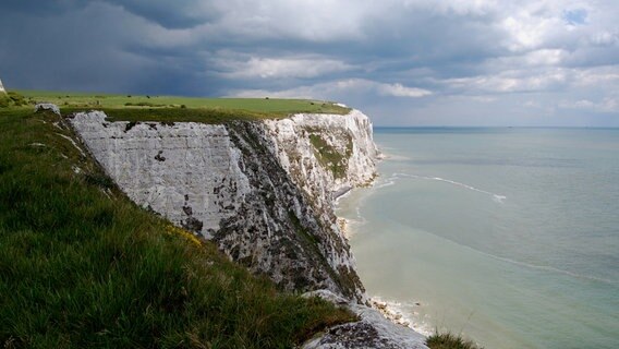 Die Nordsee ist über den Ärmelkanal mit dem Atlantik verbunden. Auf der britischen Seite flankieren die Kreideklippen von Dover den Kanal. © © NDR/Florian Graner 