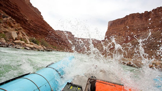 Die Stromschnellen des Colorado Rivers waren eine Herausforderung für das Team und das Equipment. © NDR/Doclights GmbH/Matthew Kline 