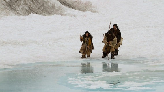 Am Ende der letzten Eiszeit erreichten die ersten Menschen Kanada (Reenactment). © NDR/NDR NAturfilm/doclights/Brian Leith Productions/Terra Mater/Amanda McNaughton 