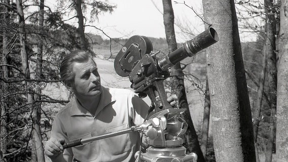 1948 - Heinz Sielmann, unterwegs in Niedersachsen für das Lied der Wildbahn. © NDR/NDR Naturfilm/Doclights GmbH 