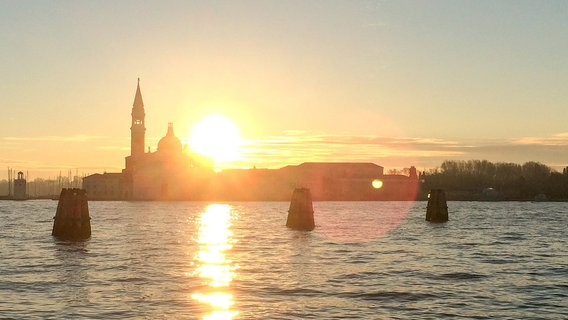 Sonnenuntergang über der Lagune von Venedig. © NDR/EPO Film 
