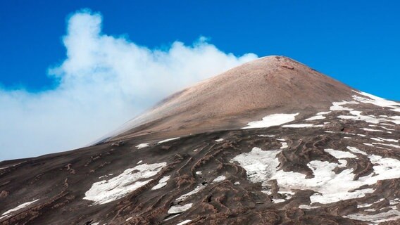Der Ätna auf Sizilien ist mit rund 3340 Metern Höhe der höchste, aktive Vulkan Europas. © NDR Naturfilm /doclights/Gabriele Mastrilli 