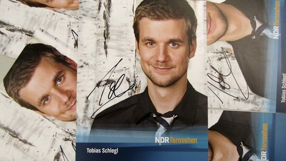 Autogrammkarte von Tobias Schlegl. © NDR Foto: Daniel Sprenger