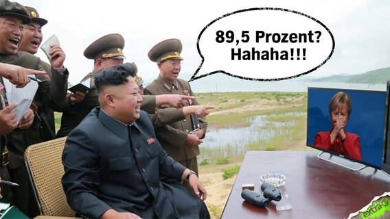 Kim Jong Un und seine führenden Militärs lachen über die 89,5 Prozent für Angela Merkel als Parteivorsitzende beim CDU-Parteitag. © extra 3 