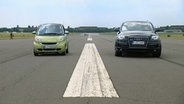 Ein Smart und ein Audi Q7  