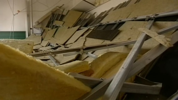 Eingestürzte Decke in einer Schule  
