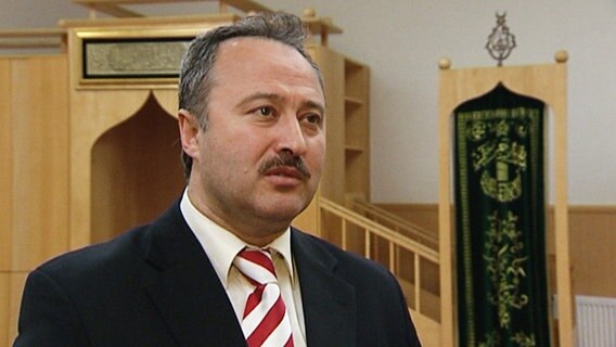 Avni Altiner, Vorsitzender des Landesverbandes der Muslime in Niedersachsen e. V. (Schura Niedersachsen). © NDR 