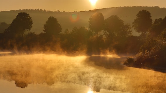Sonnenaufgang an der Northeimer Seenplatte © NDR Foto: Falk Schwarz
