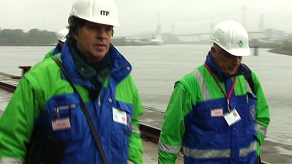 ITF-Inspektoren im Hamburger Hafen © NDR 