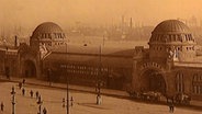 Die St. Pauli Landungsbrücken um 1909 © NDR 
