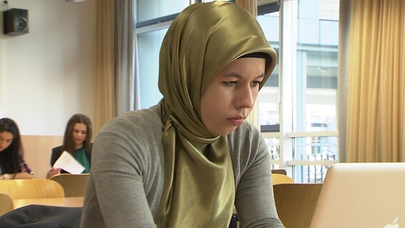 Tugba Uyanik, Muslima aus Hamburg © NDR 