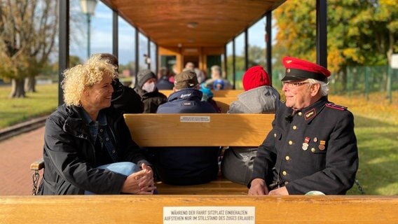 Friederike Witthuhn und Wolfgang Kroll im Lütt Kaffebrenner.  