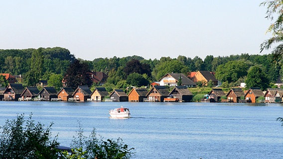 Bootshäuser am Mirower See Bootshäuser am Mirower See