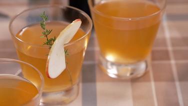 Cocktail mit Apfel in Gläsern. © NDR/doclights 