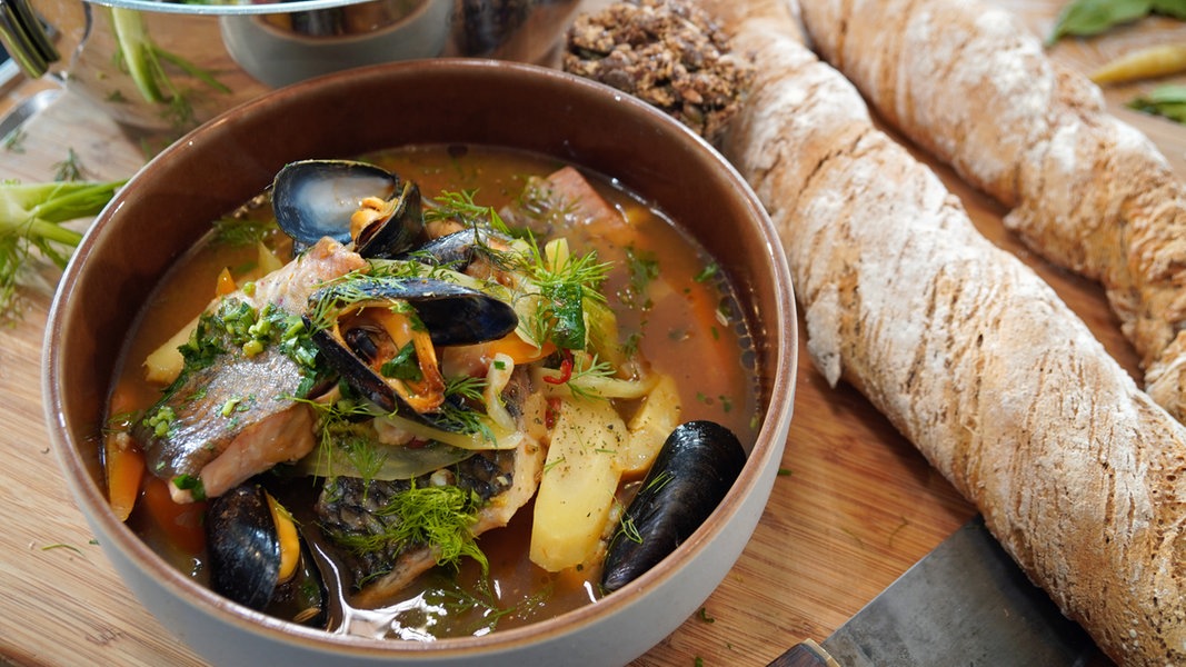 Schnelle Fischsuppe mit Sauce Rouille | NDR.de - Ratgeber - Kochen ...