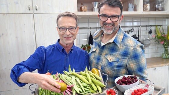 Dr. Matthias Riedl (l.) und Tarik Rose (r.) © NDR/dm film und tv produktion/Florian Kruck 