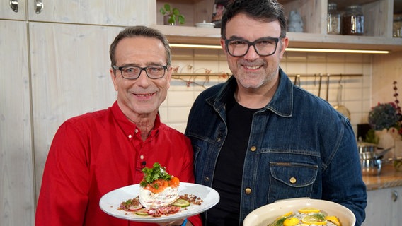 Dr. Matthias Riedl (l.) und Tarik Rose © NDR/dmfilm/Florian Kruck 