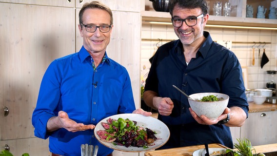 Dr. Matthias Riedl (li.) und Tarik Rose (re). © NDR/dmfilm 