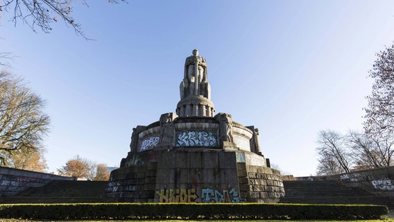 Das Bismarck-Denkmal in Hamburg © imago images/ Manngold 