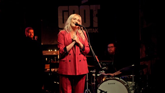 Eivør Pálsdóttir ist die bekannteste Sängerin der Färöer. Ihr besonderer Sound: Der Kehlkopfgesang der Inuit. © NDR/ARTE 