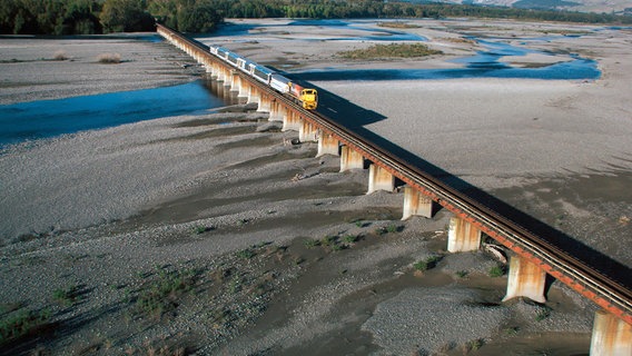 Eines der letzten Hindernisse auf dem Weg nach Christchurch: der Waiau Uwha River. © NDR/Autentic/Making Movies 