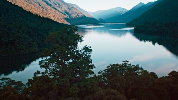 Fiordland – ein Paradies zwischen Bergen und Urwäldern. Der größte Nationalpark des Landes hat eine mehr als 500 Millionen Jahre alte Geschichte. © NDR/Autentic/Scott Mouat 