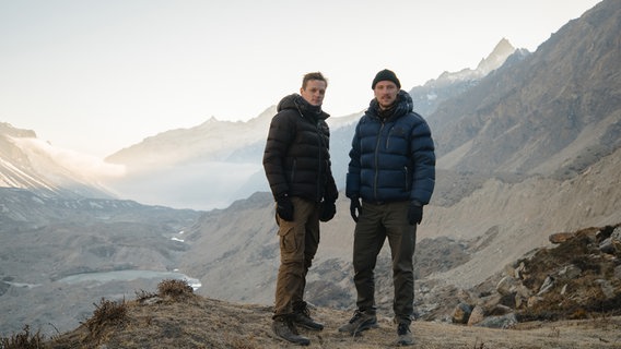 Nach 7 Wochen von West- nach Ostnepal erreichen Dennis und Patrick Weinert ihr Ziel: den Fuß des Kanchenjunga, dem dritthöchsten Berg der Welt. © NDR 