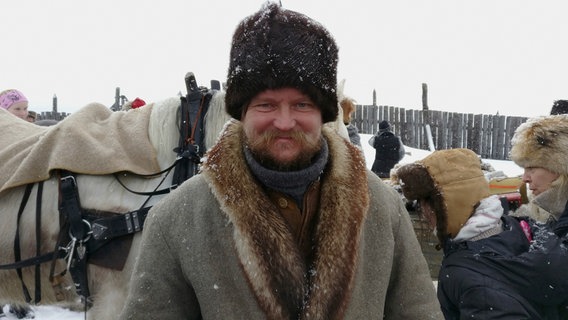 Der Pferdeschlittenfahrer Sigurd Svendsen nach seiner Ankunft in Røros. © NDR/Jung & Rathjen Filmproduktion 