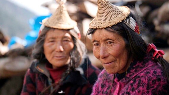 Alte Yakhirtin aus Laya in Bhutan. © NDR/Irja von Bernstorff/Sonam Rinzin 