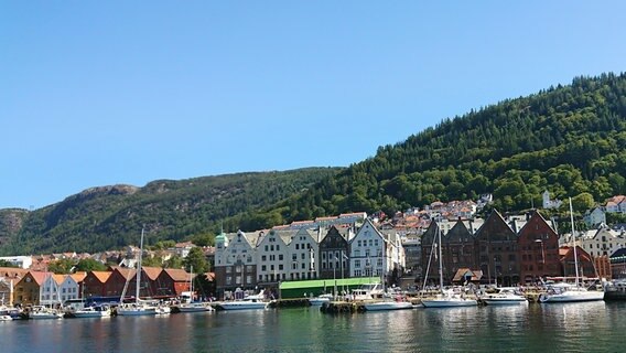 Bergen: Die regenreichste Stadt Europas im strahlenden Sonnenschein. © NDR/Miramedia/Elke Bille 