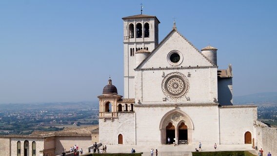 Die Basilika San Francesco ist ein Wallfahrtsort. 23 schwere Erdbeben hat sie überlebt. © NDR/Casei Media GmbH/Milena Schwoge 