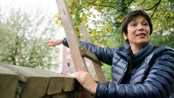 Bente Kahan - Die norwegische Schauspielerin setzt sich für den Wiederaufbau der zerstörten Synagogen von Wroclaw ein. Bente Kahan - Die norwegische Schauspielerin setzt sich für den Wiederaufbau der zerstörten Synagogen von Wroclaw ein. © NDR/Moers Media/Peter Moers