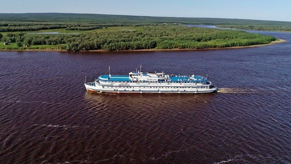 Das Schiff fährt von Salechard 3.000 Kilometer durch Sibirien nach Novosibirsk. © NDR/Hanse TV/Michael Donnerhak 