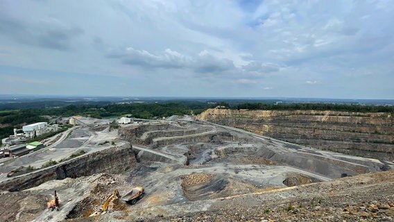 Der Steinbruch  Piesberg galt lange Zeit als größter Hartsteinbruch in Europa. Dort werden rund 300 Millionen Jahre alte Sandsteine  abgebaut. © NDR/Volker Ide 