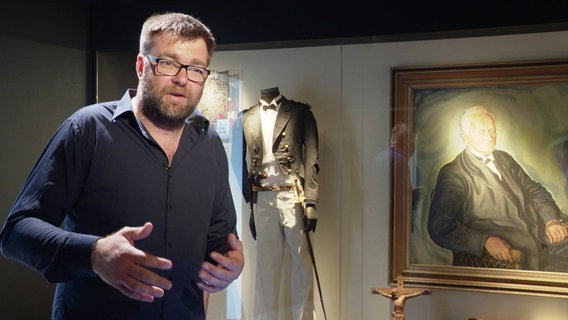 Hauke Grella leitet das Museum der deutschen Minderheit in Sonderburg. © NDR/Ulrich Koglin 