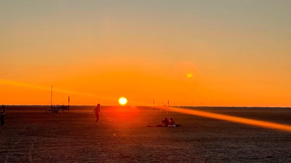 Sonnenuntergang auf Borkum © NDR/Volker Ide 