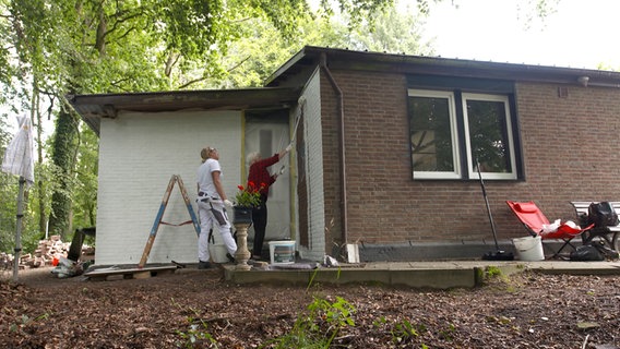 Die Klinker-Fassade des Hauses soll weiß werden. © NDR/nonfictionplanet 