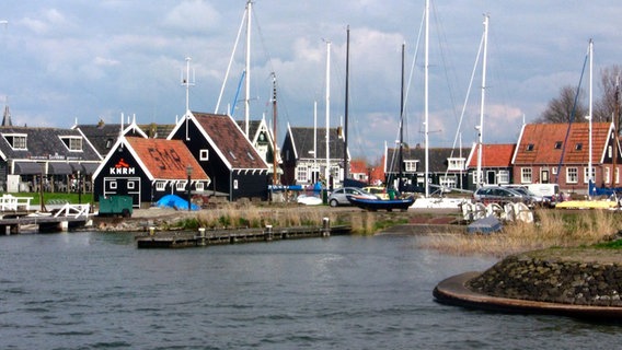 Der Hafen der holländischen Insel Marken. © NDR/Michael McGlinn 