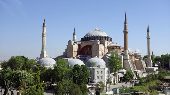 Hagia Sophia: Die ehemalige byzantinische Kirche wurde nach der Eroberung Konstantinopels zur Moschee umfunktioniert und später säkularisiert. © NDR/Steven Galling 