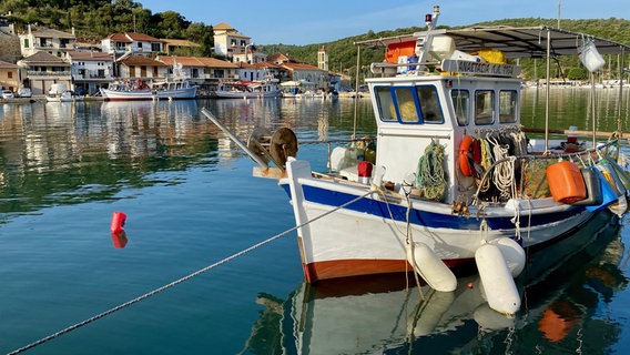Auf der Ionischen Insel "Meganisi" scheint die Zeit stehen geblieben zu sein. "Vathy" ist ein Fischerstädtchen mit venezianischem Erbe. © NDR/nonfictionplanet/Till Lehmann 