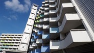 Balkone an einem Hochhaus in Damp an der Ostsee. © fotolia Foto: imohn