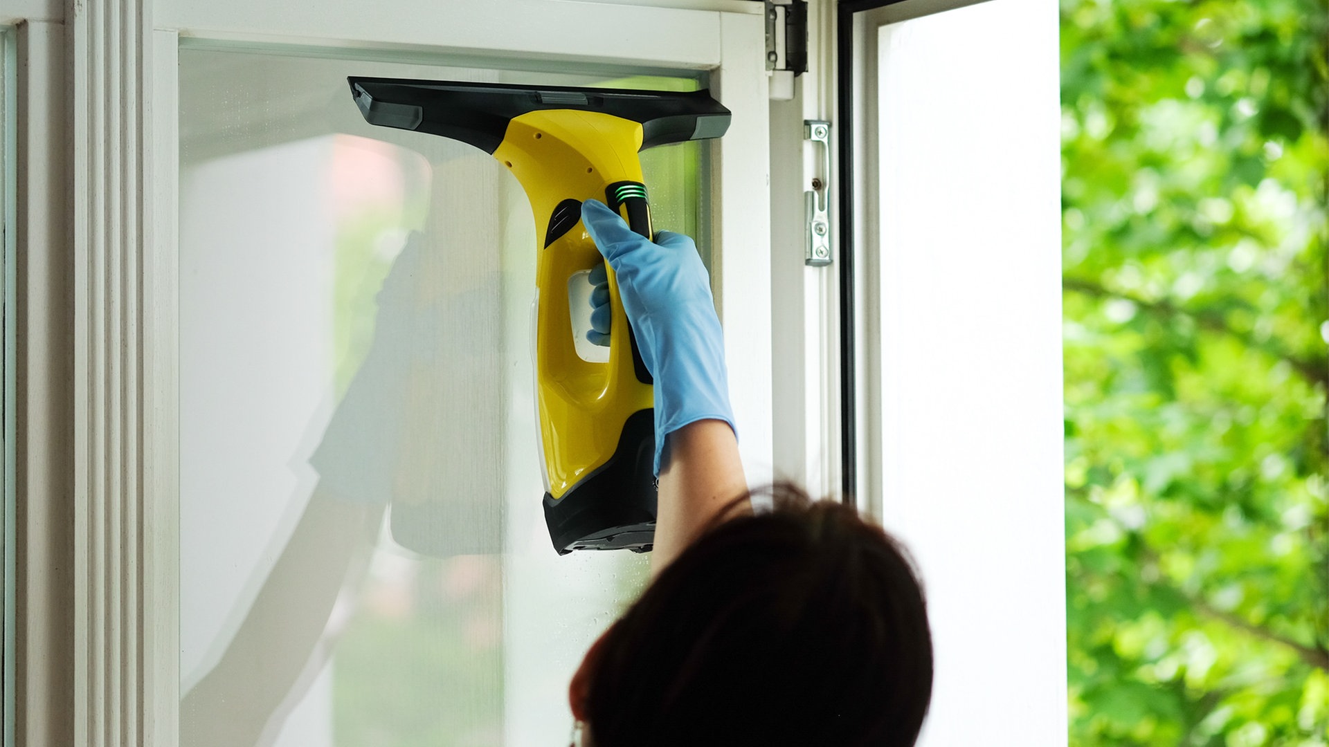 So reinigt man Fenster mit Teleskopstangen richtig  Anleitung zum  Fensterputzen mit Teleskopstange 