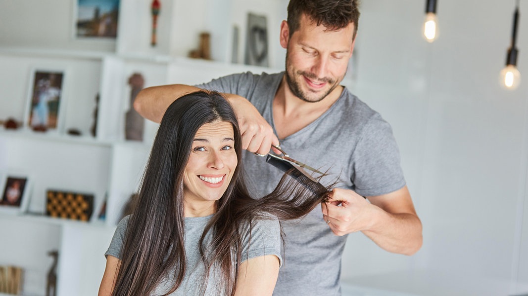 Die Haare wachsen unaufhörlich weiter. 